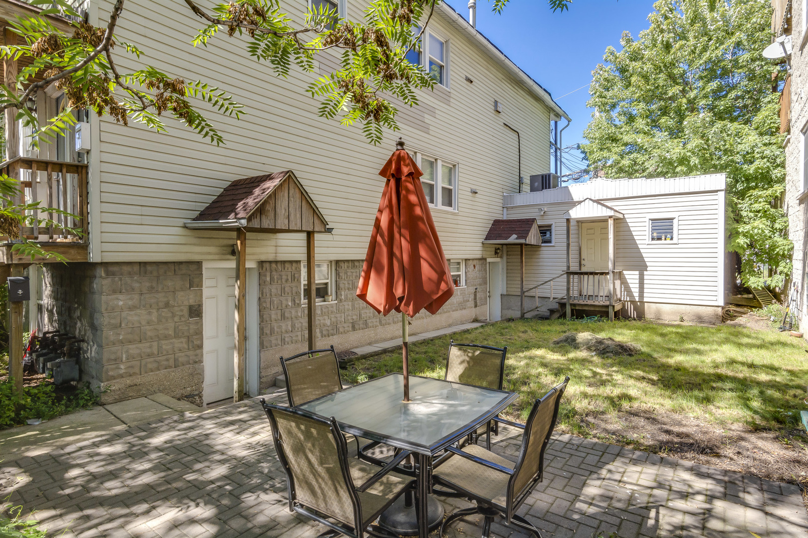 1538 W Fry Street