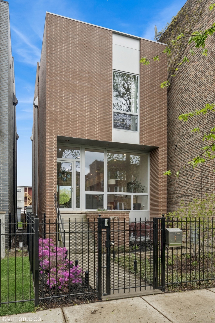 6233 S Greenwood Avenue