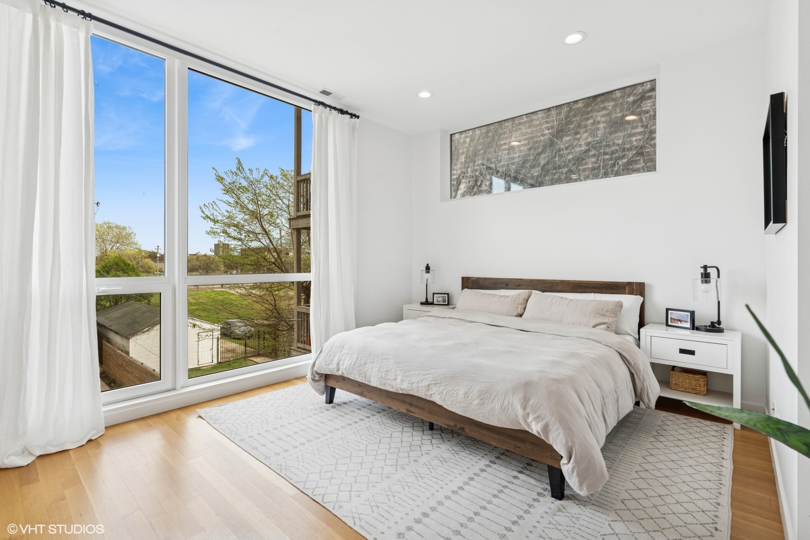 6233 S Greenwood Avenue