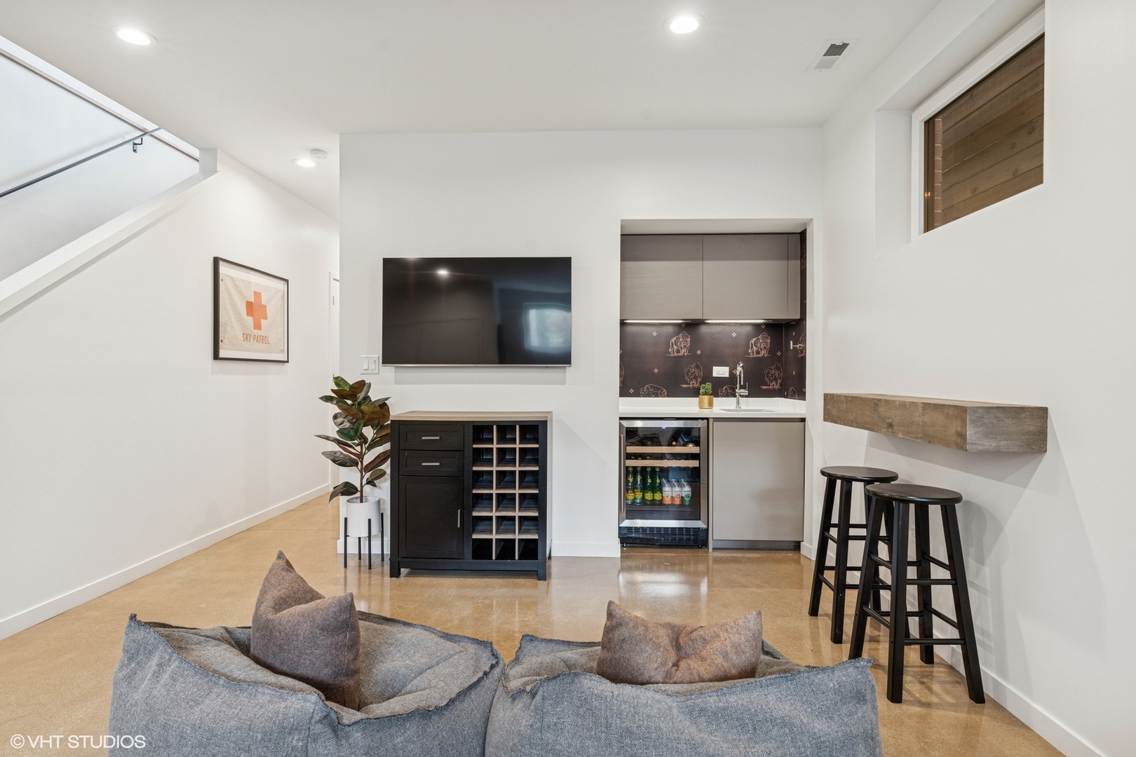 6233 S Greenwood Avenue