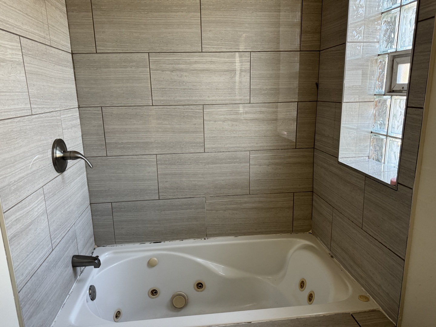 7321 S St Lawrence Avenue