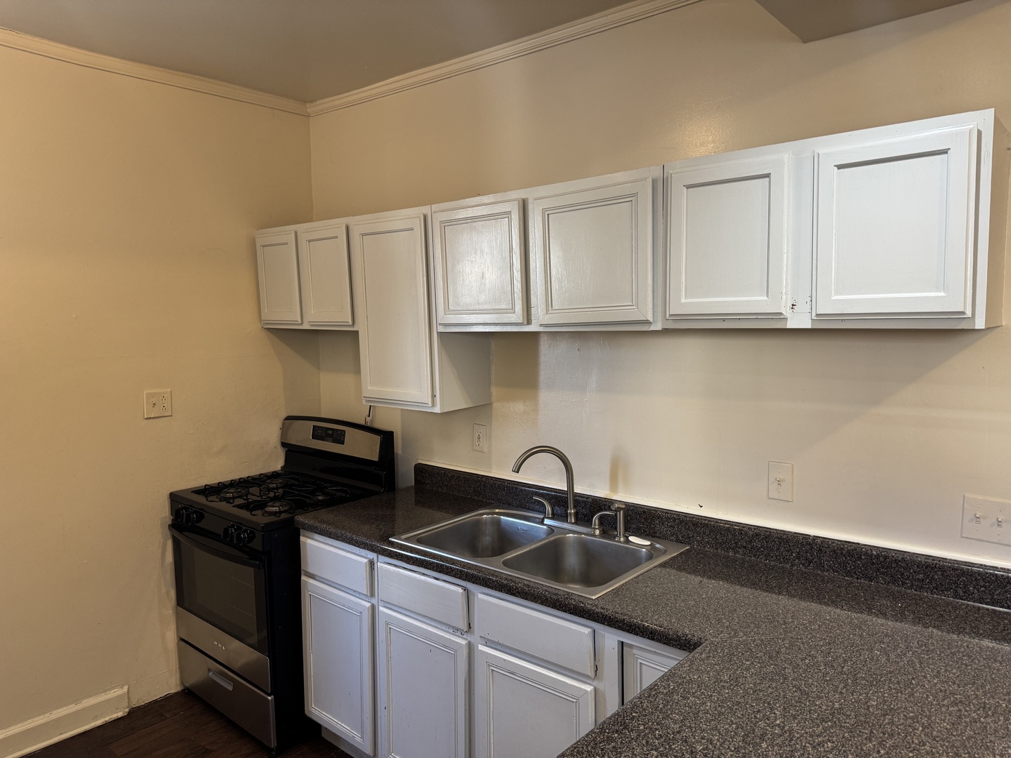 7321 S St Lawrence Avenue