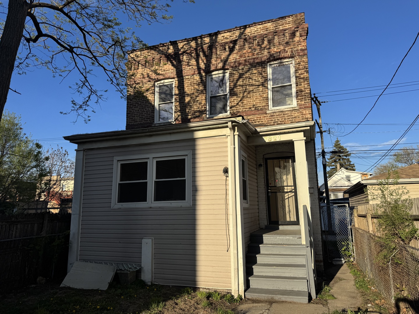 7321 S St Lawrence Avenue