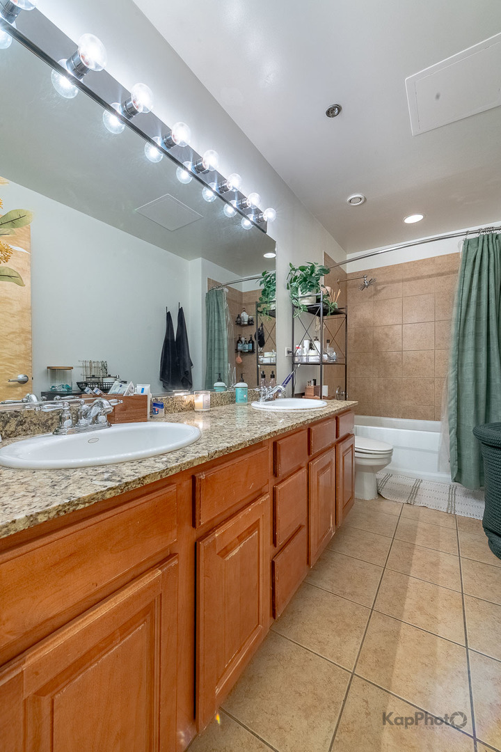 1645 W Ogden Avenue Unit: 719