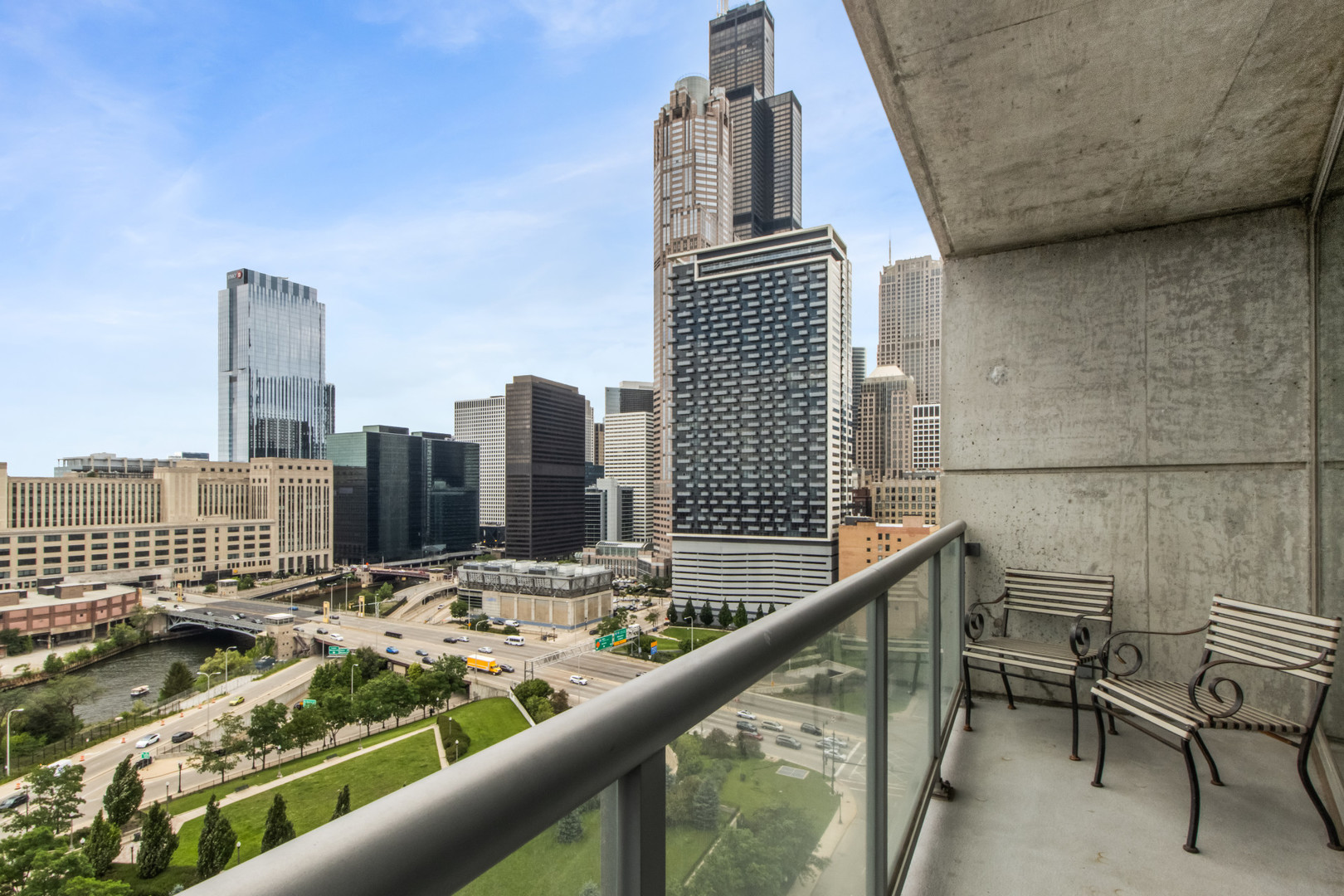 611 S Wells Street Unit: 1804