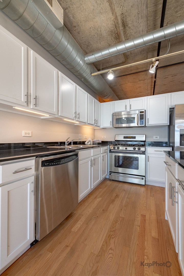 933 W Van Buren Street Unit: 308