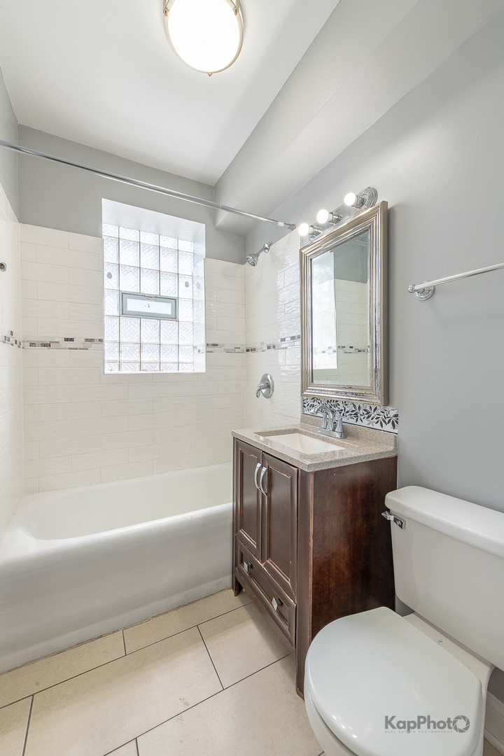 4006 W Nelson Street Unit: 6A