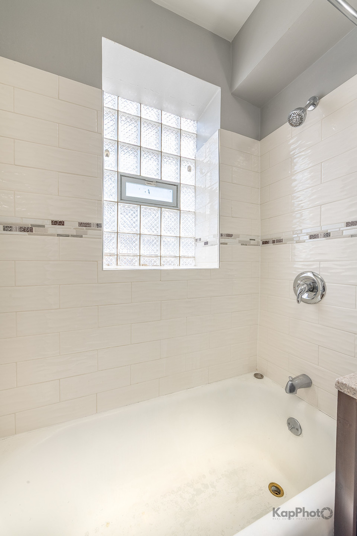 4006 W Nelson Street Unit: 6A