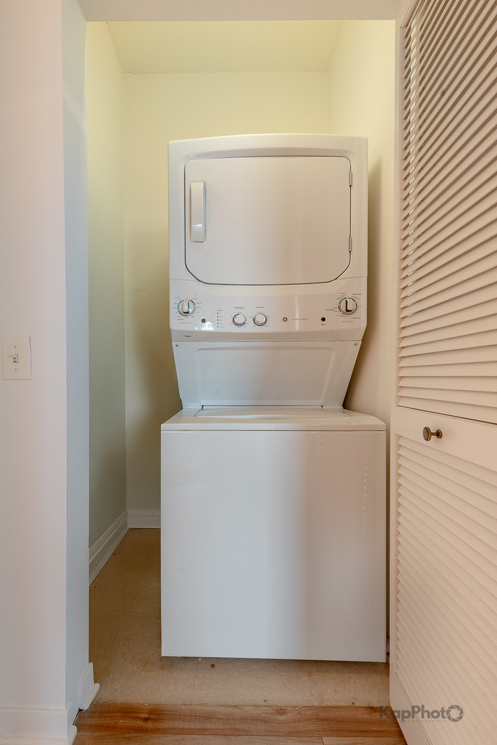 437 W Division Street Unit: 505