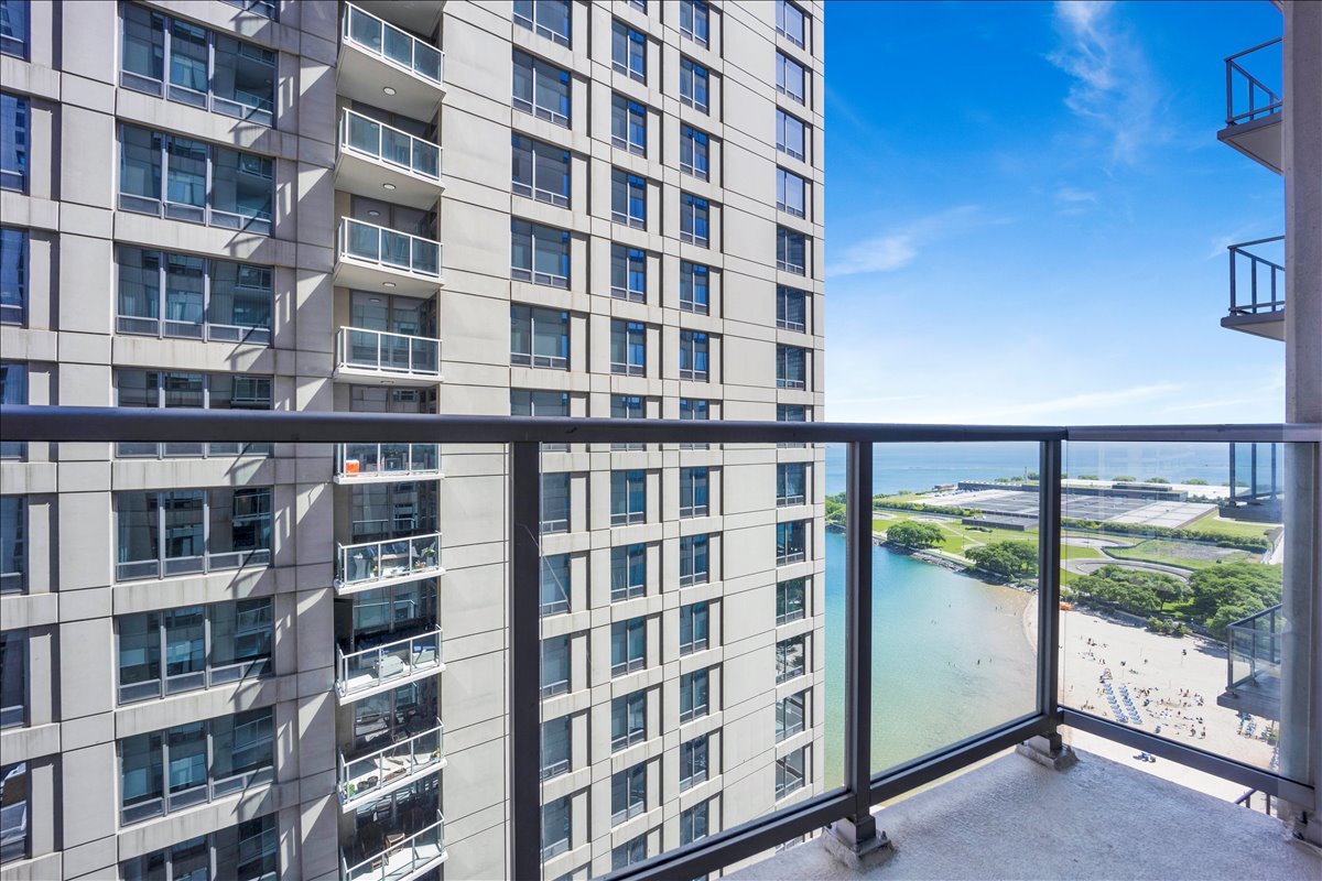 600 N Lake Shore Drive Unit: 2209