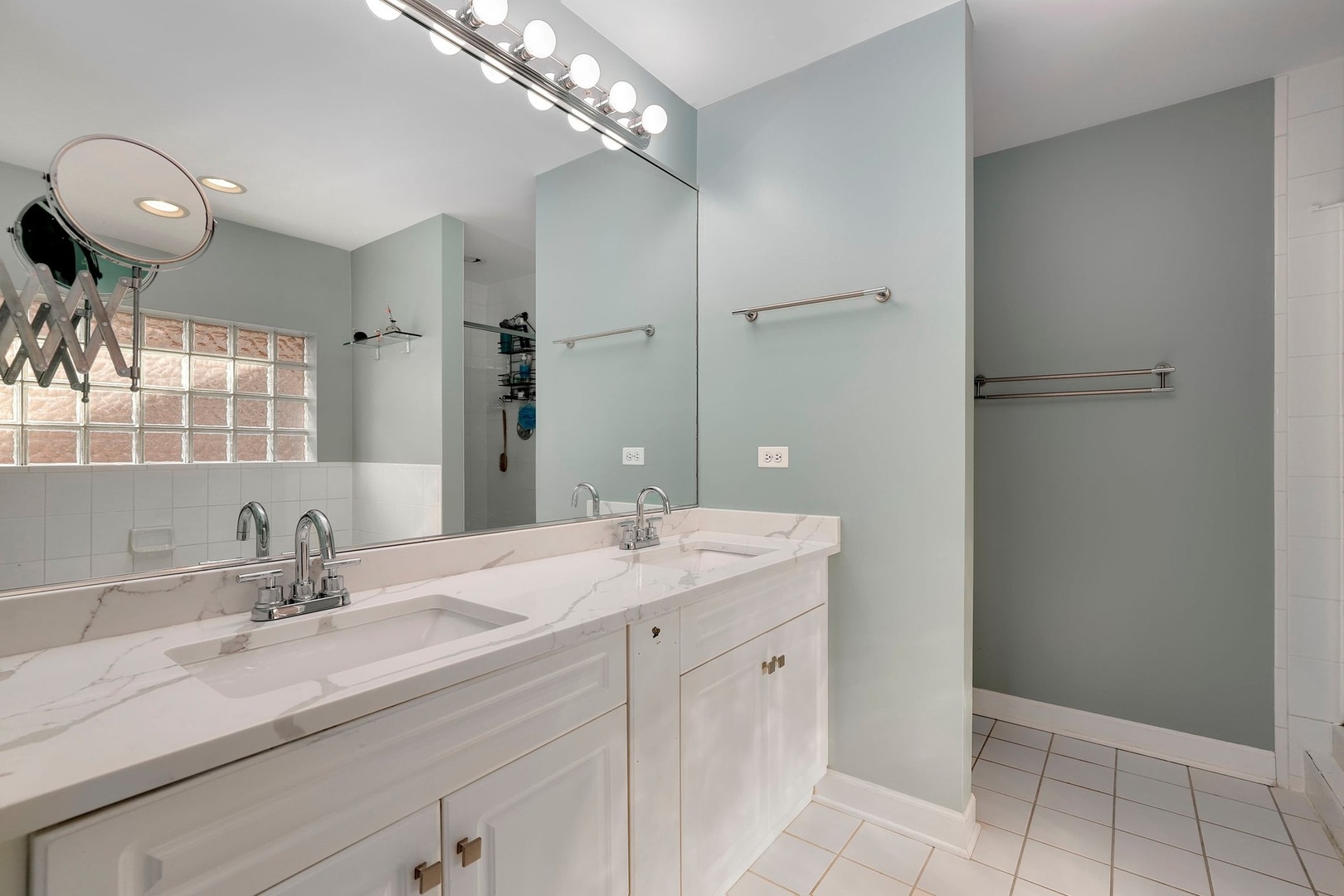 2117 W Evergreen Avenue Unit: 3E