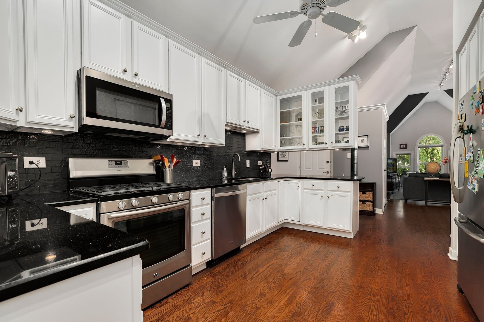 2117 W Evergreen Avenue Unit: 3E