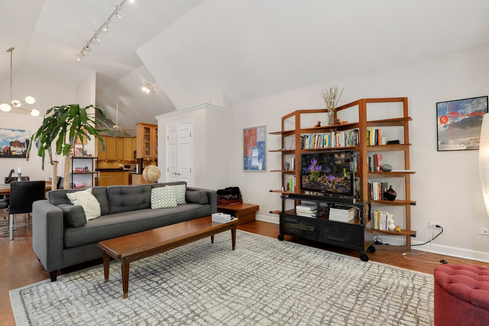 2117 W Evergreen Avenue Unit: 3E
