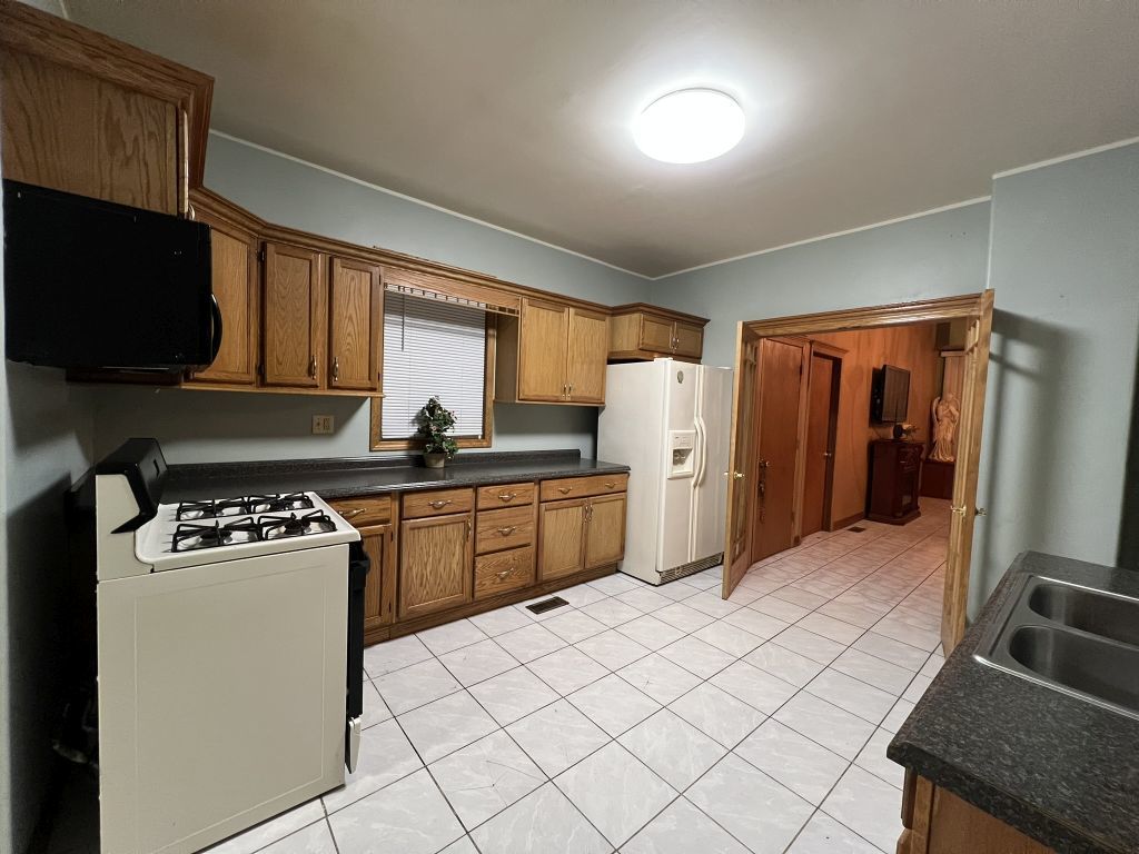1934 W 21st Place