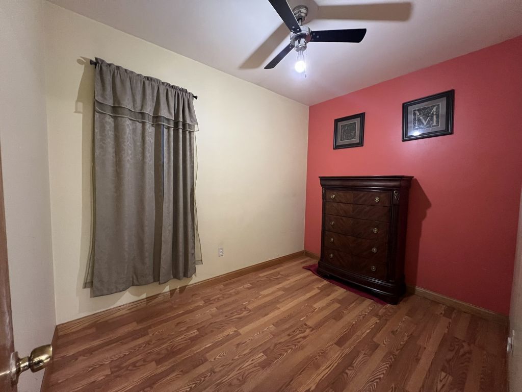 1934 W 21st Place