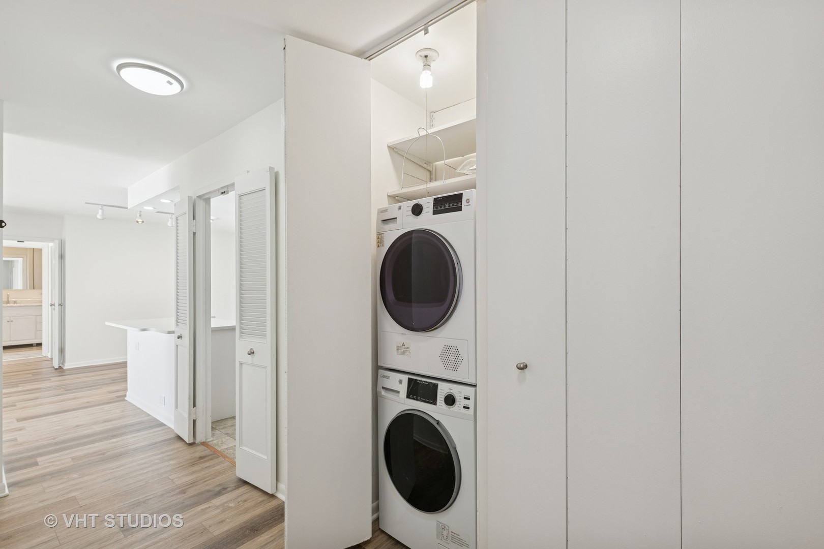 155 N HARBOR Drive Unit: 610