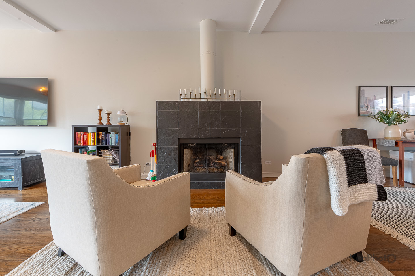 2044 W Roscoe Street Unit: 2S