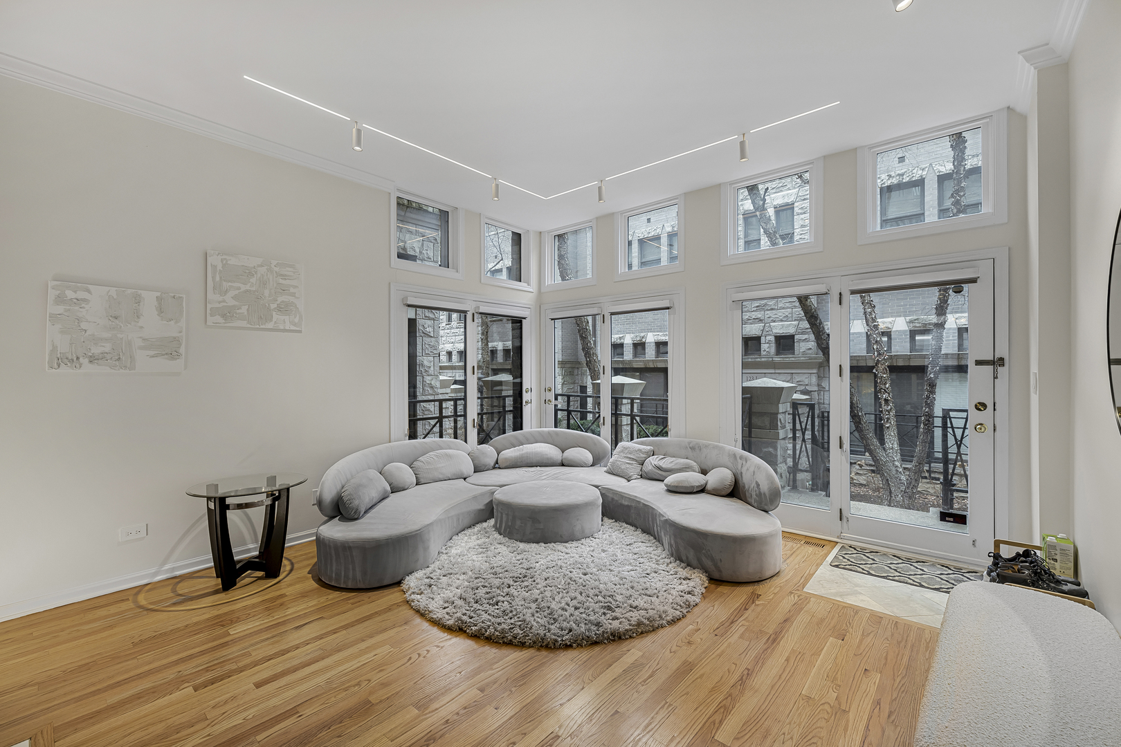 125 W Oak Street Unit: F