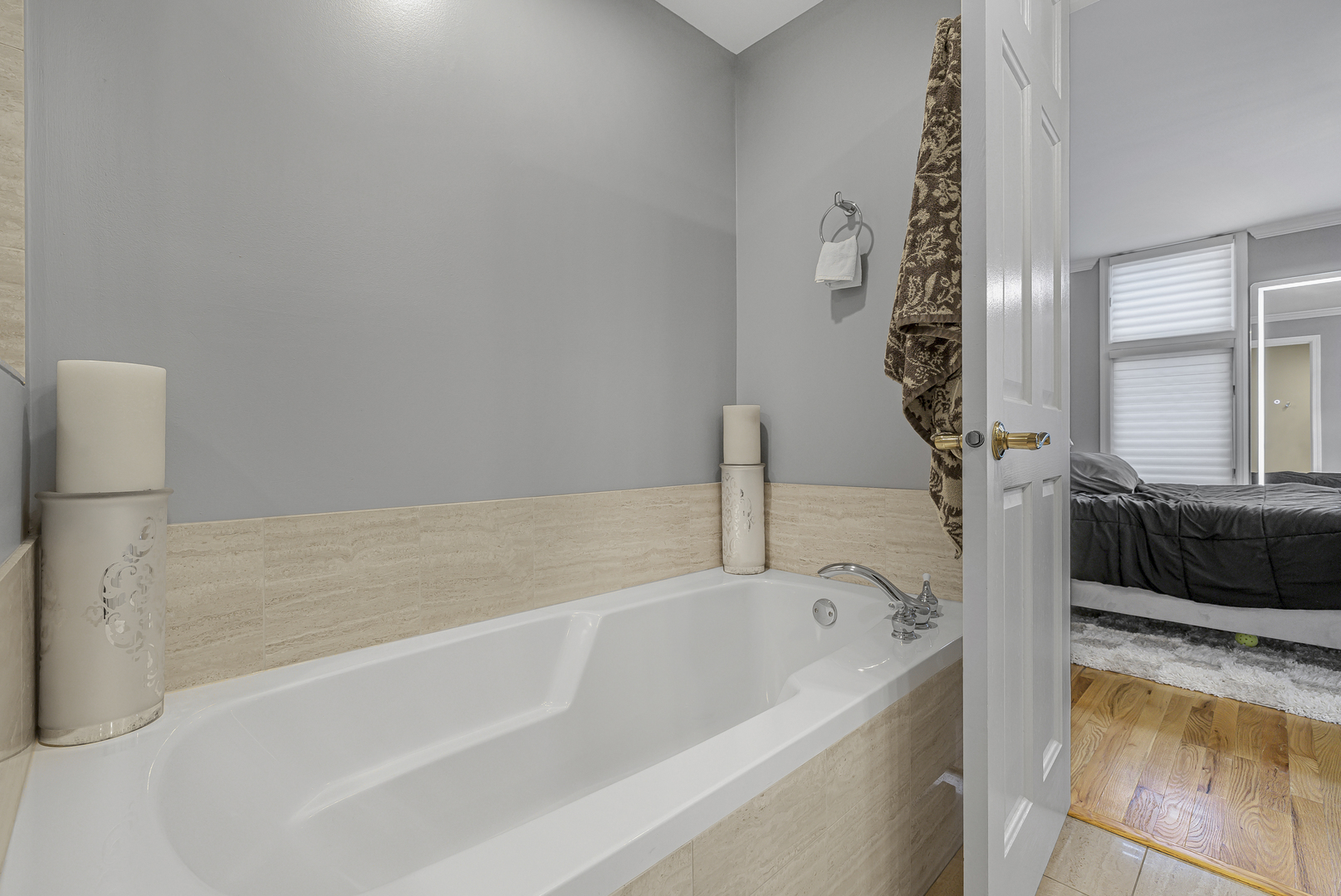 125 W Oak Street Unit: F