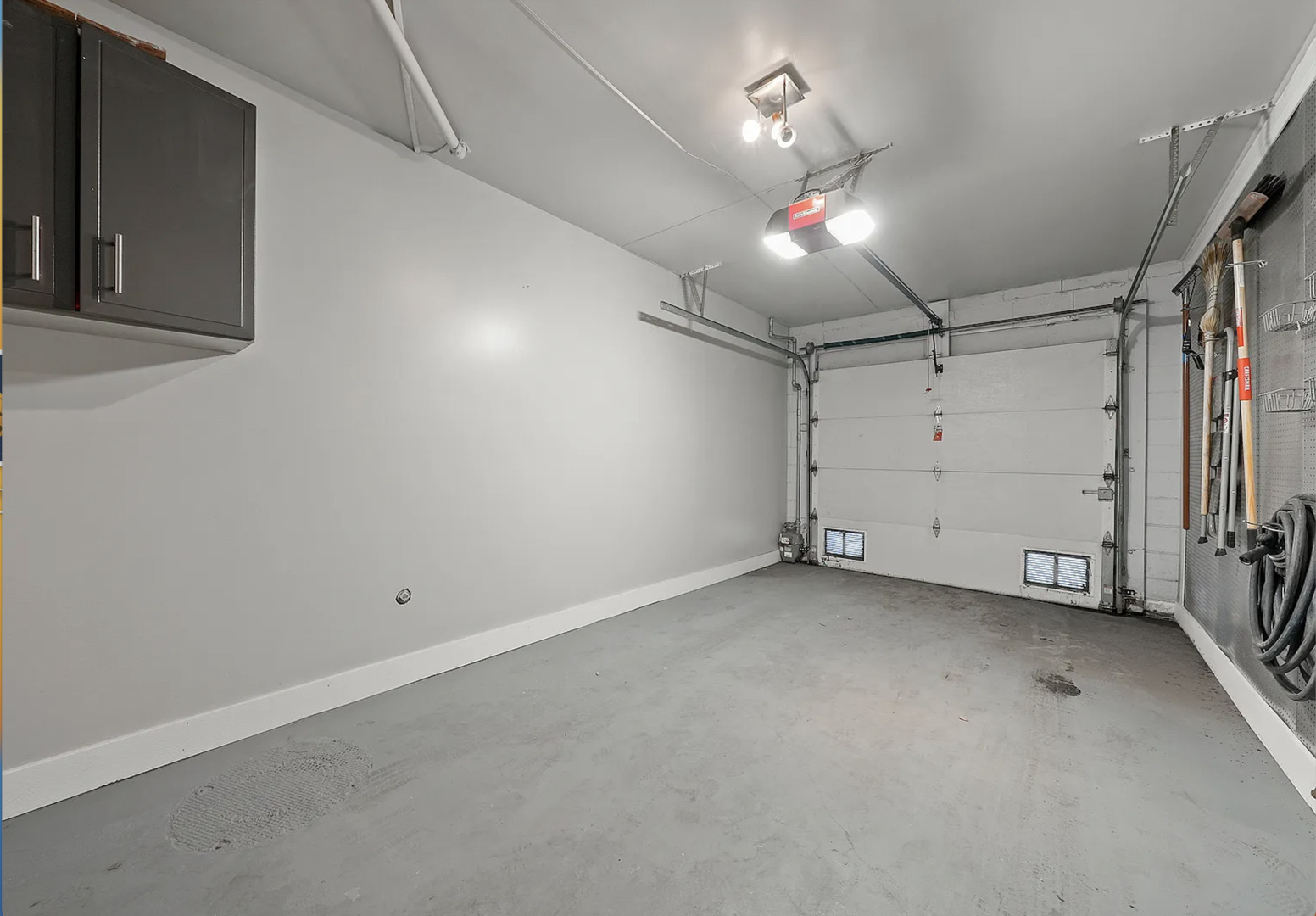 125 W Oak Street Unit: F