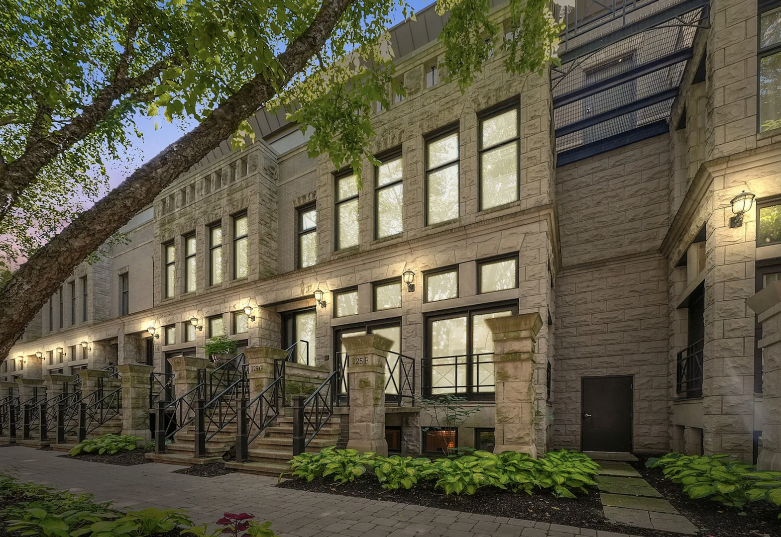 125 W Oak Street Unit: F