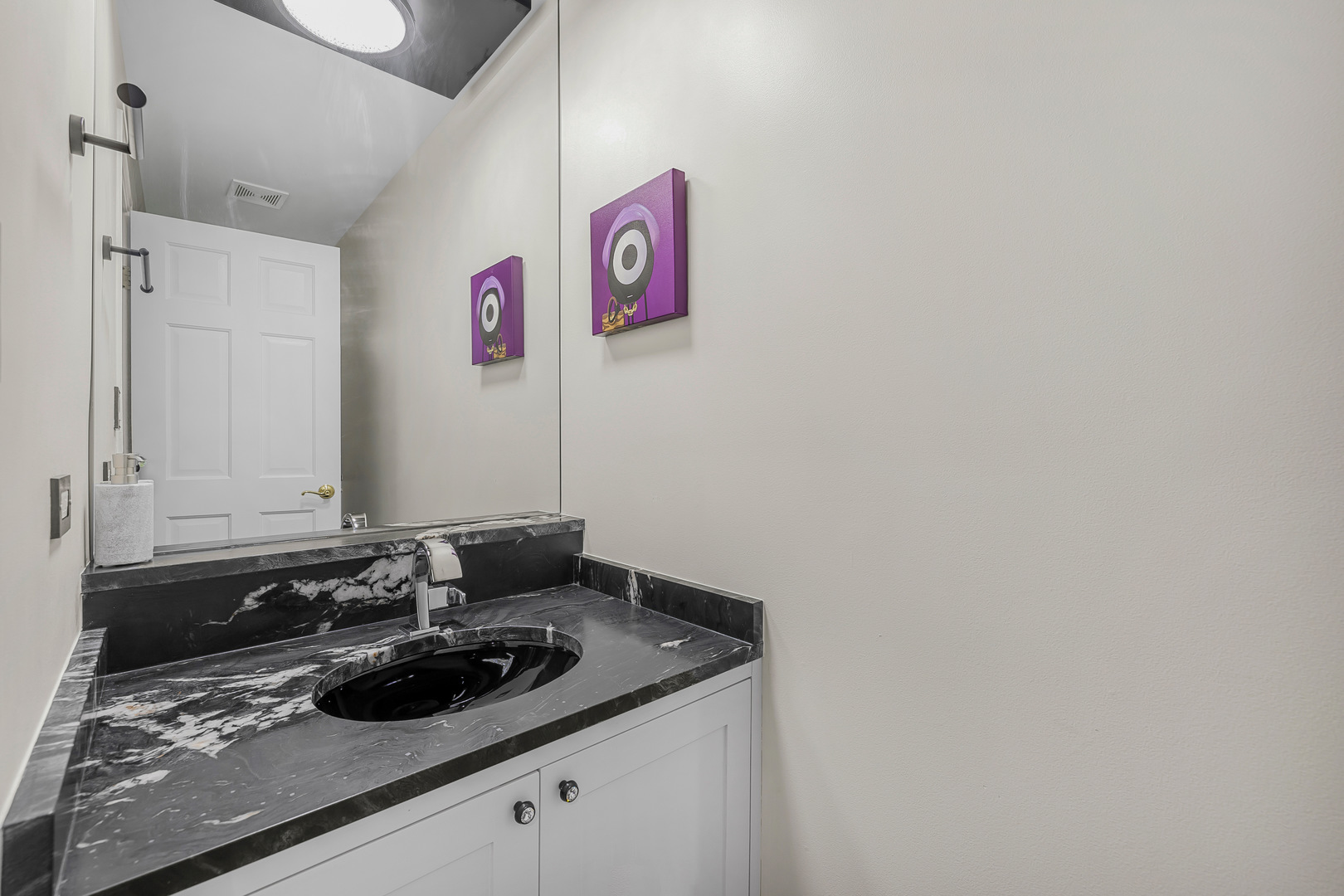 125 W Oak Street Unit: F