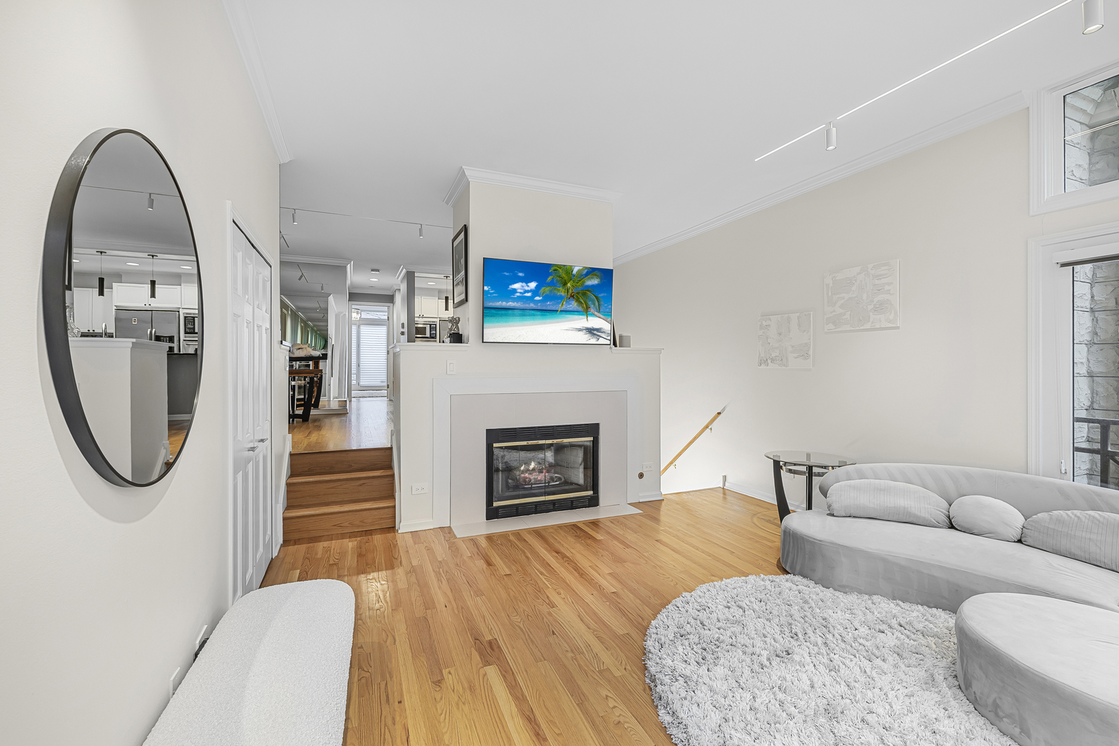 125 W Oak Street Unit: F