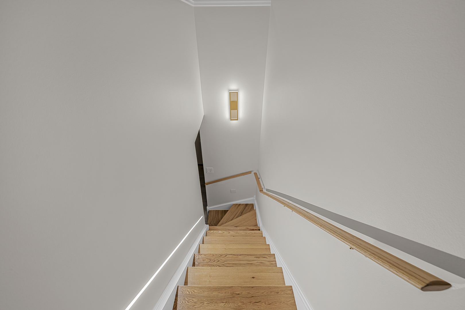 125 W Oak Street Unit: F