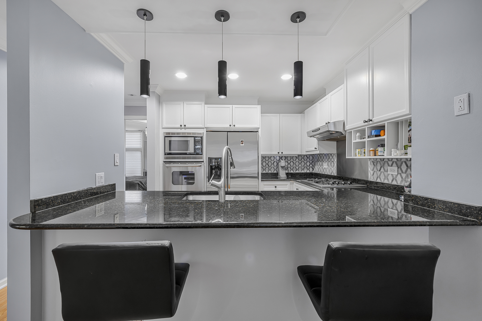 125 W Oak Street Unit: F