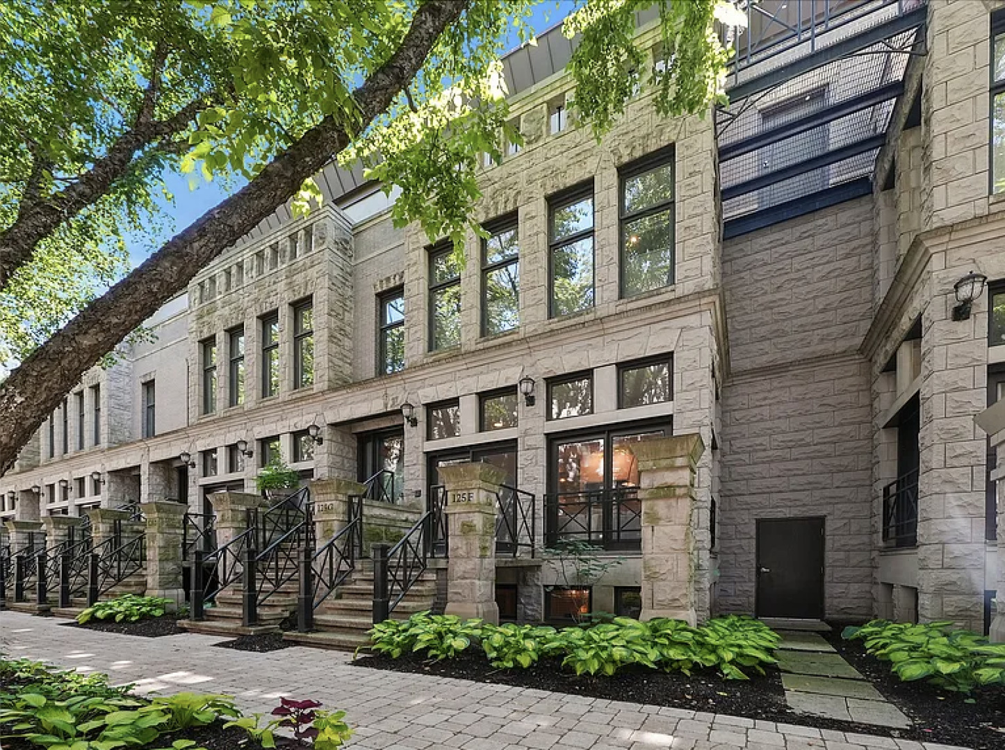 125 W Oak Street Unit: F
