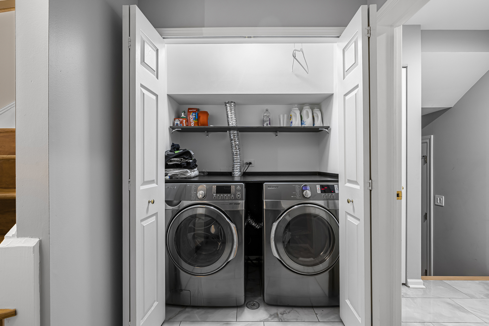 125 W Oak Street Unit: F