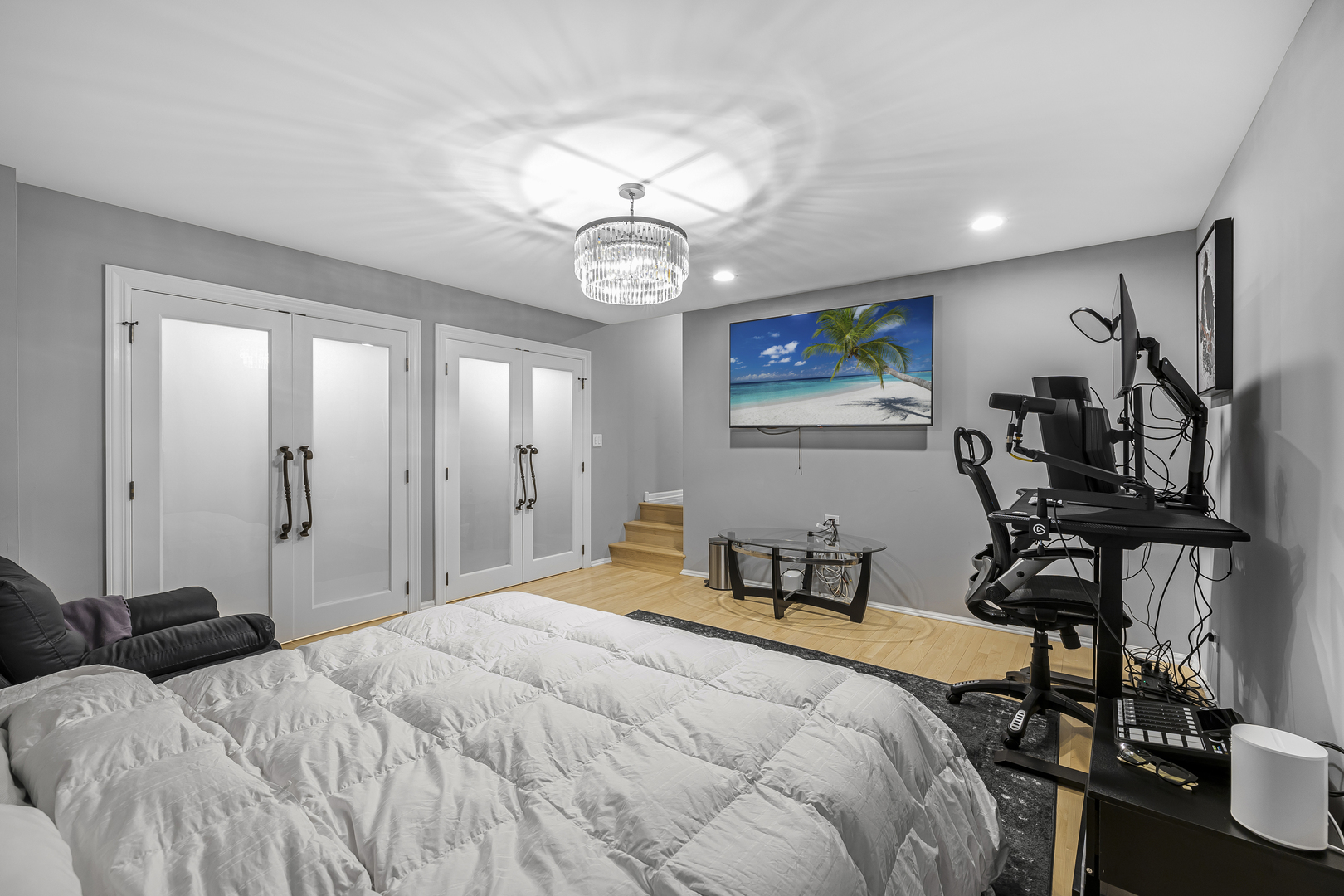 125 W Oak Street Unit: F