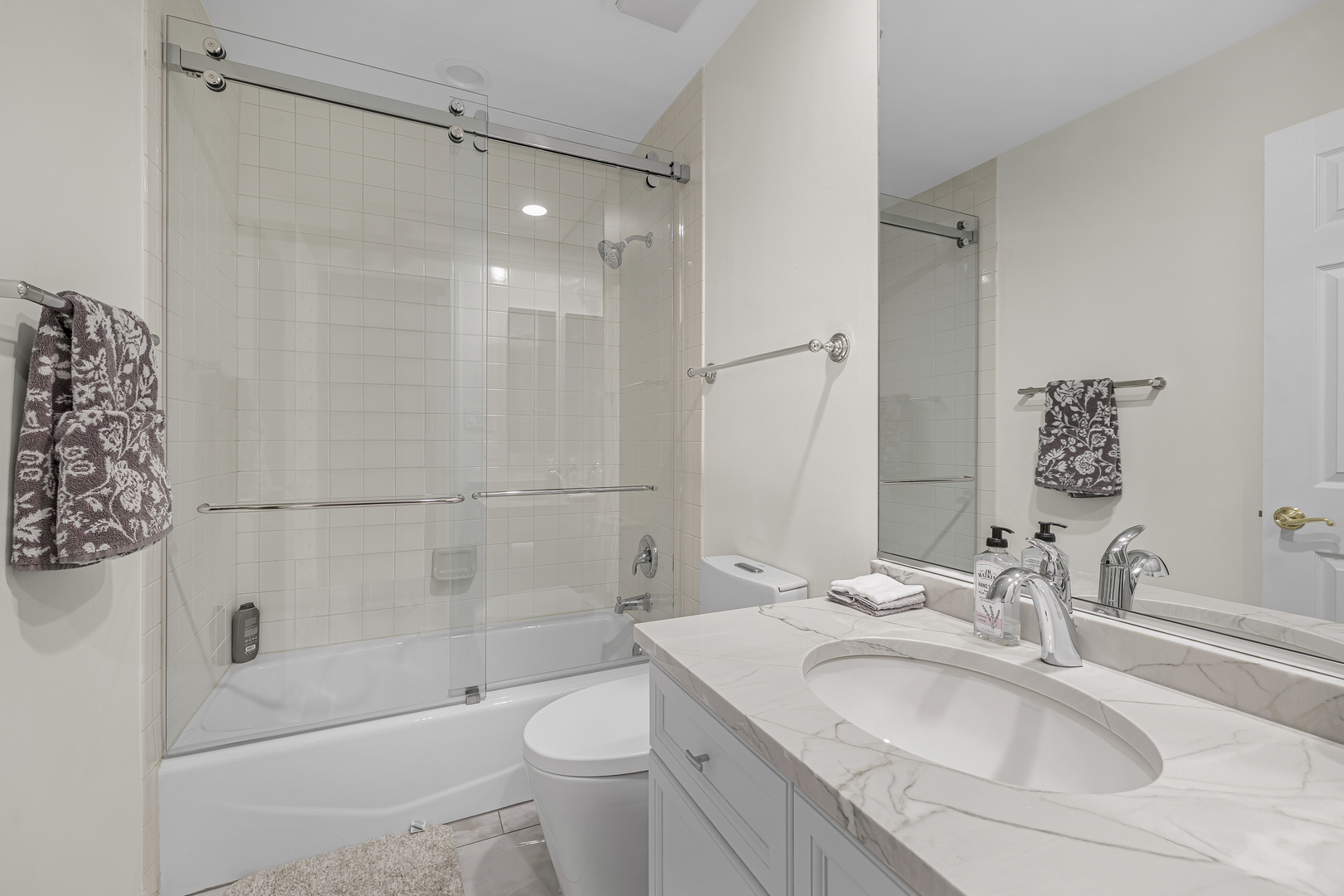 125 W Oak Street Unit: F