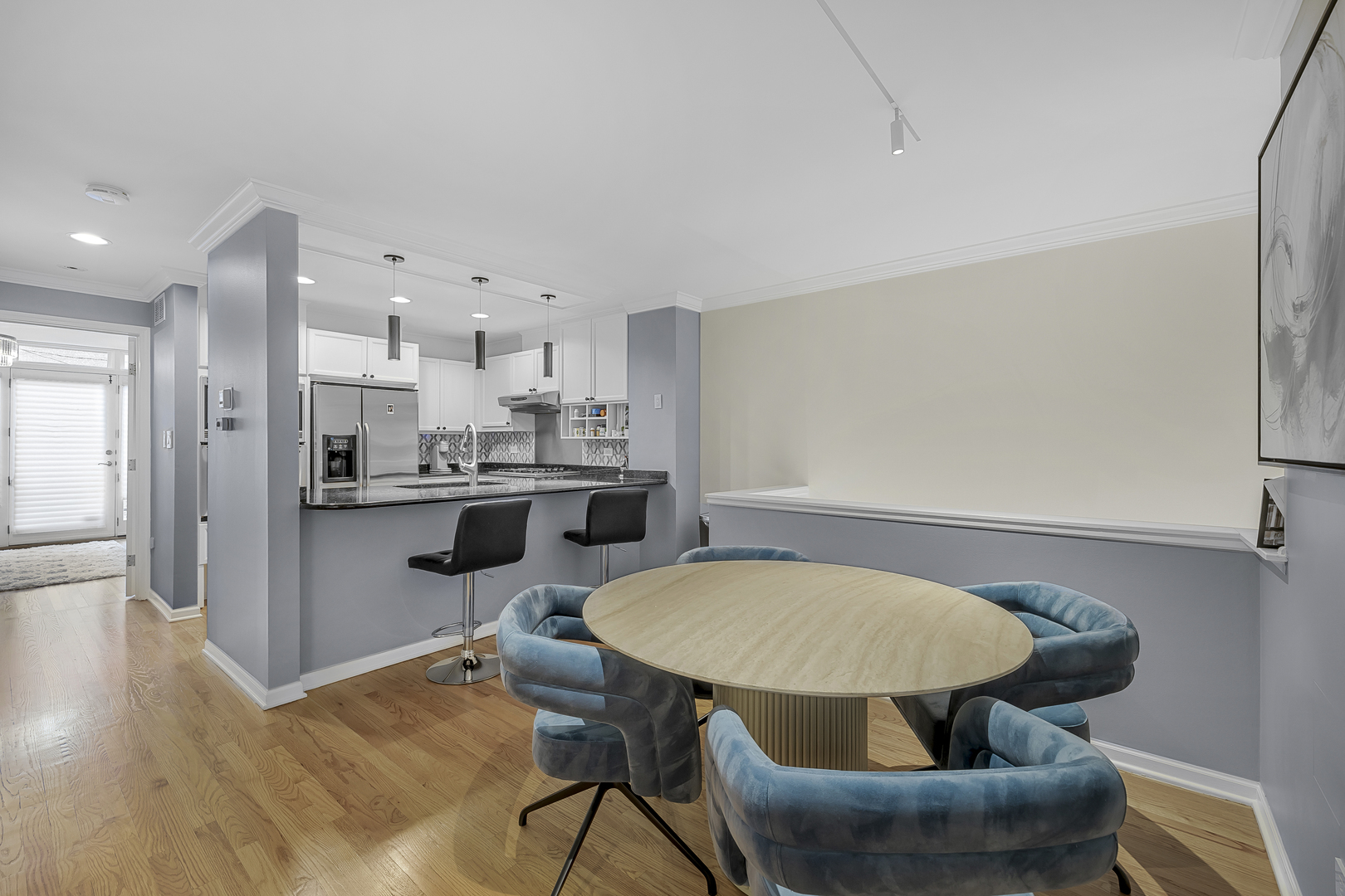 125 W Oak Street Unit: F