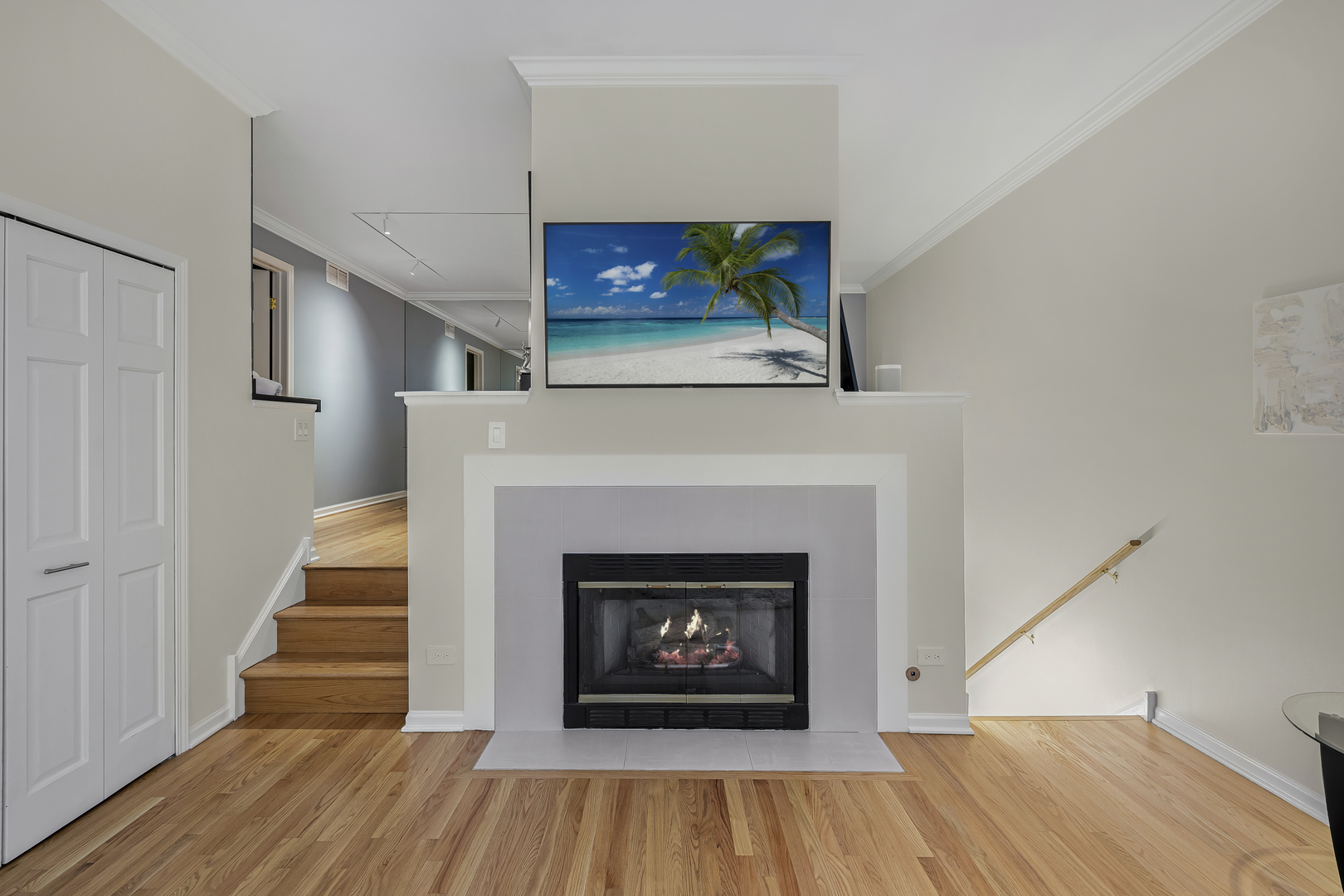 125 W Oak Street Unit: F