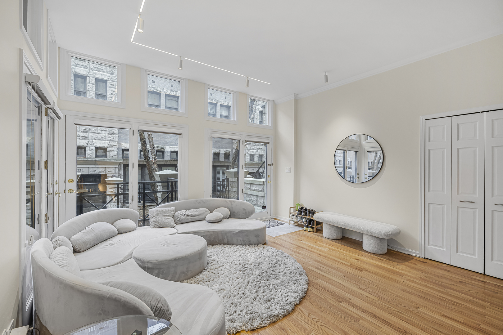 125 W Oak Street Unit: F