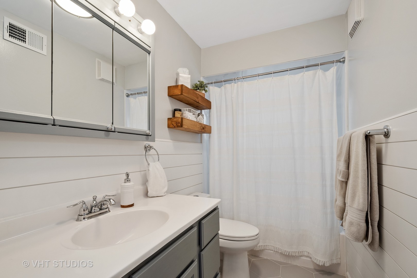 235 W Johnson Street Unit: 1B