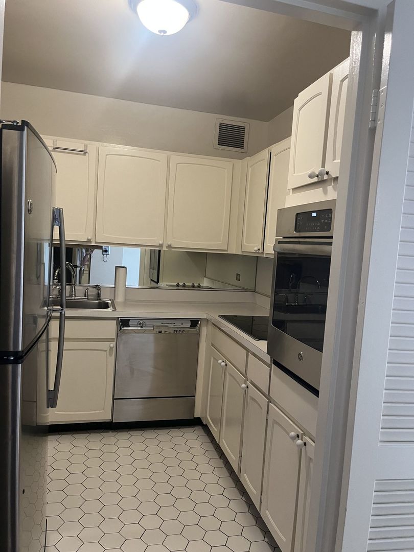 777 N Michigan Avenue Unit: 3308