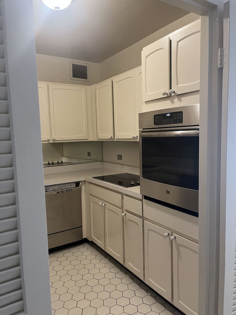 777 N Michigan Avenue Unit: 3308