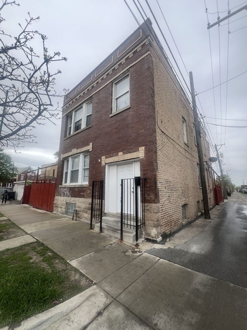 3945 W Augusta Boulevard