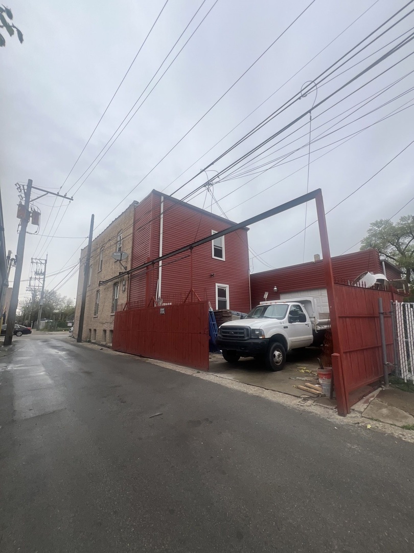3945 W Augusta Boulevard