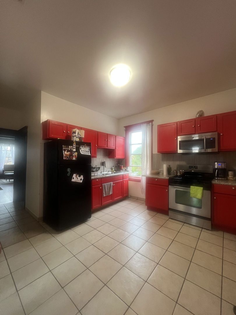 3945 W Augusta Boulevard