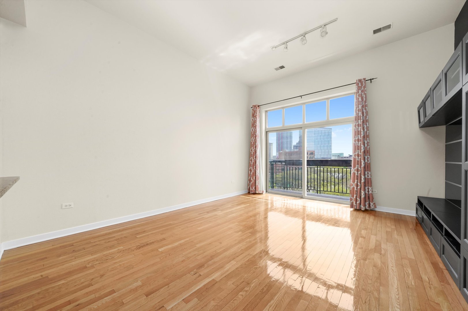 1935 S Archer Avenue Unit: 622