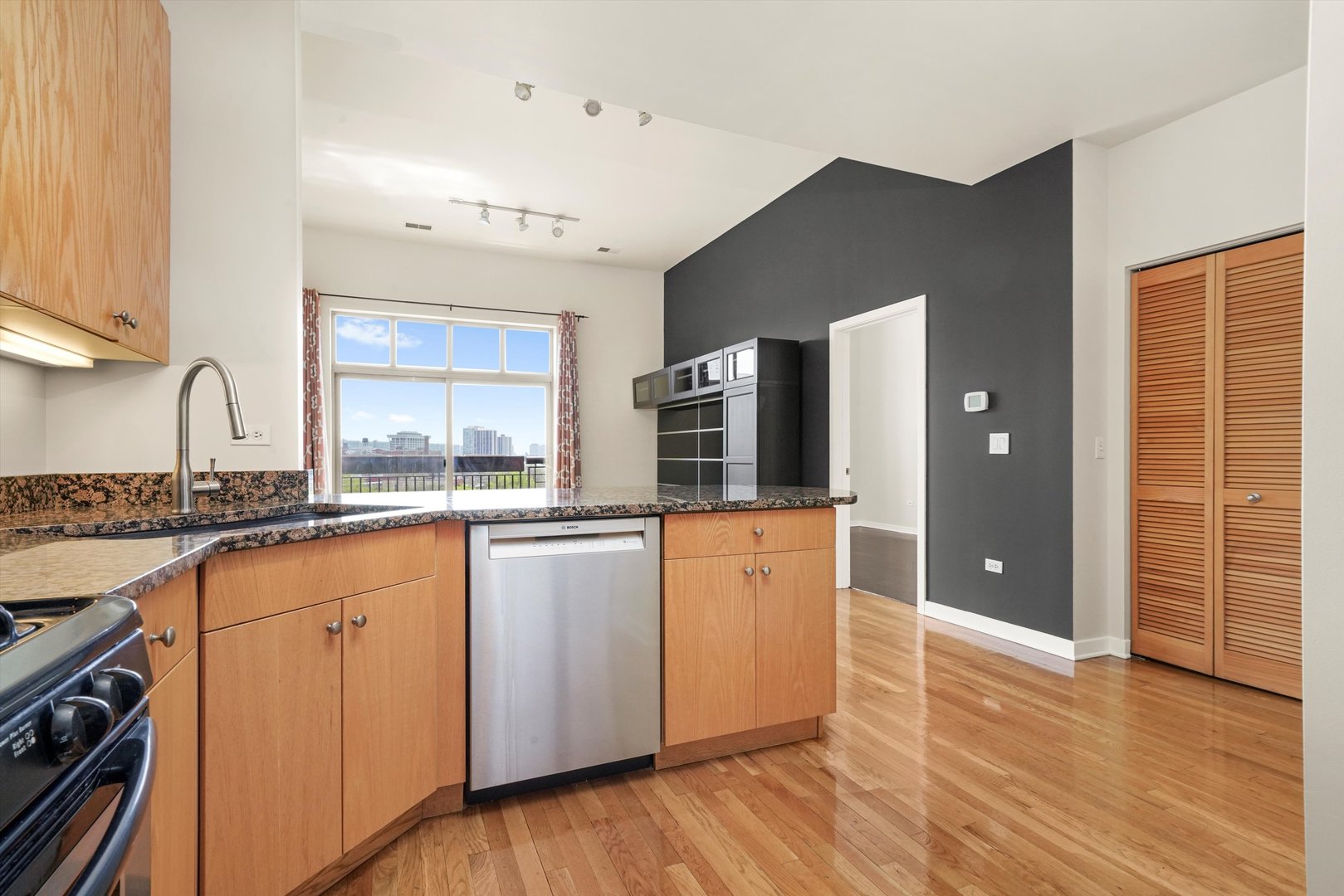 1935 S Archer Avenue Unit: 622
