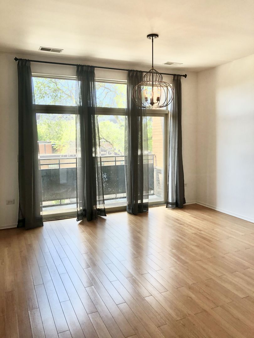 2935 N Clybourn Avenue Unit: 302