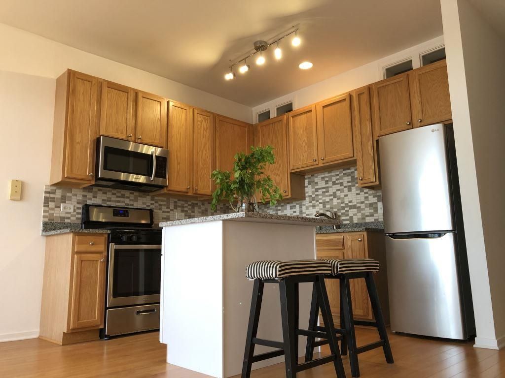 2935 N Clybourn Avenue Unit: 302