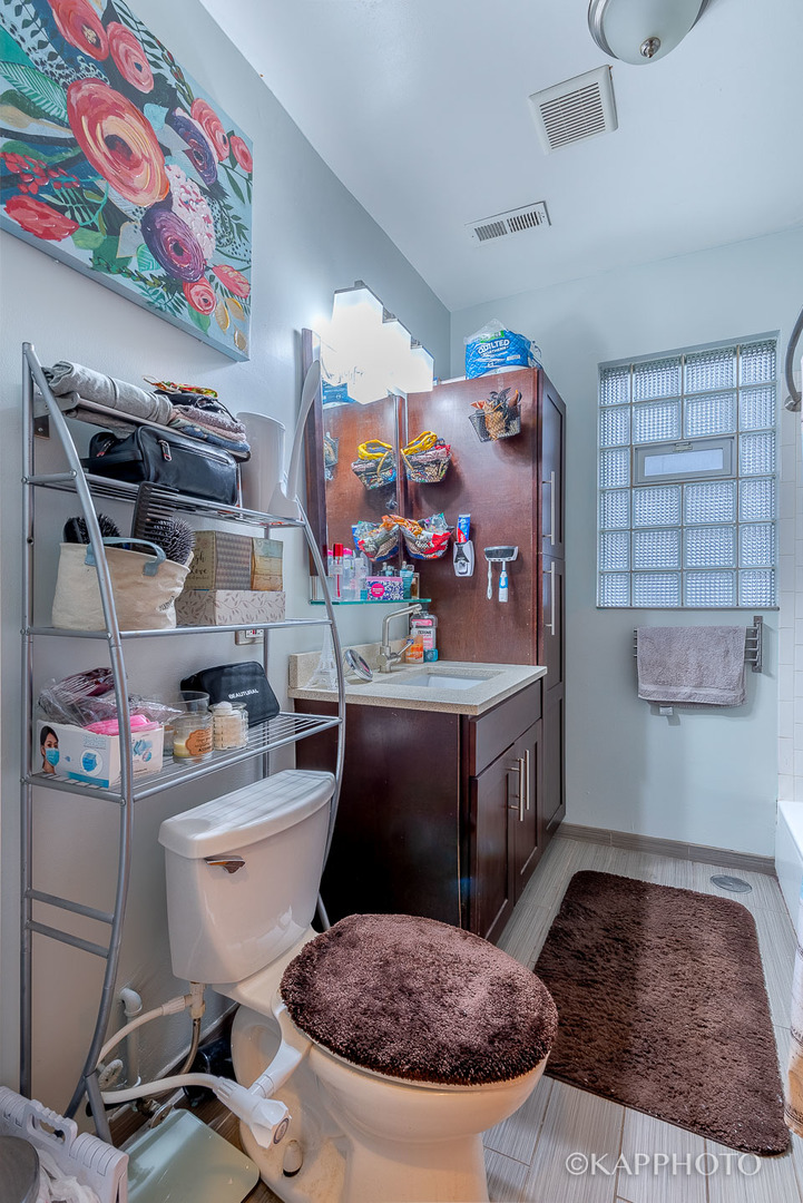 5001 N Western Avenue Unit: 1