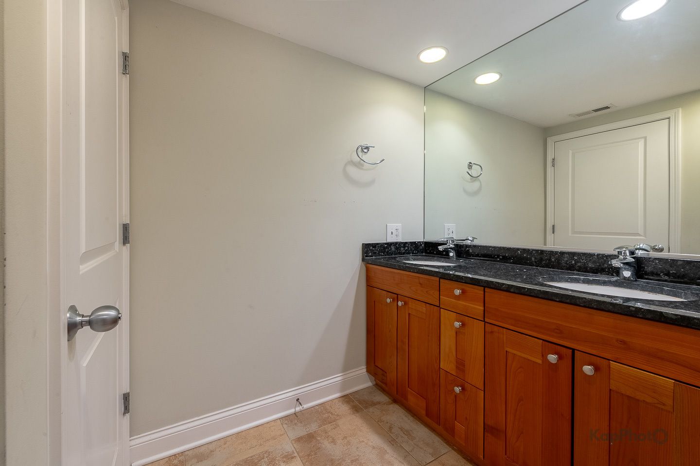 2272 S Archer Avenue Unit: 8A