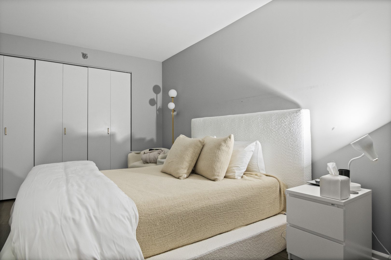 345 N La Salle Drive Unit: 405