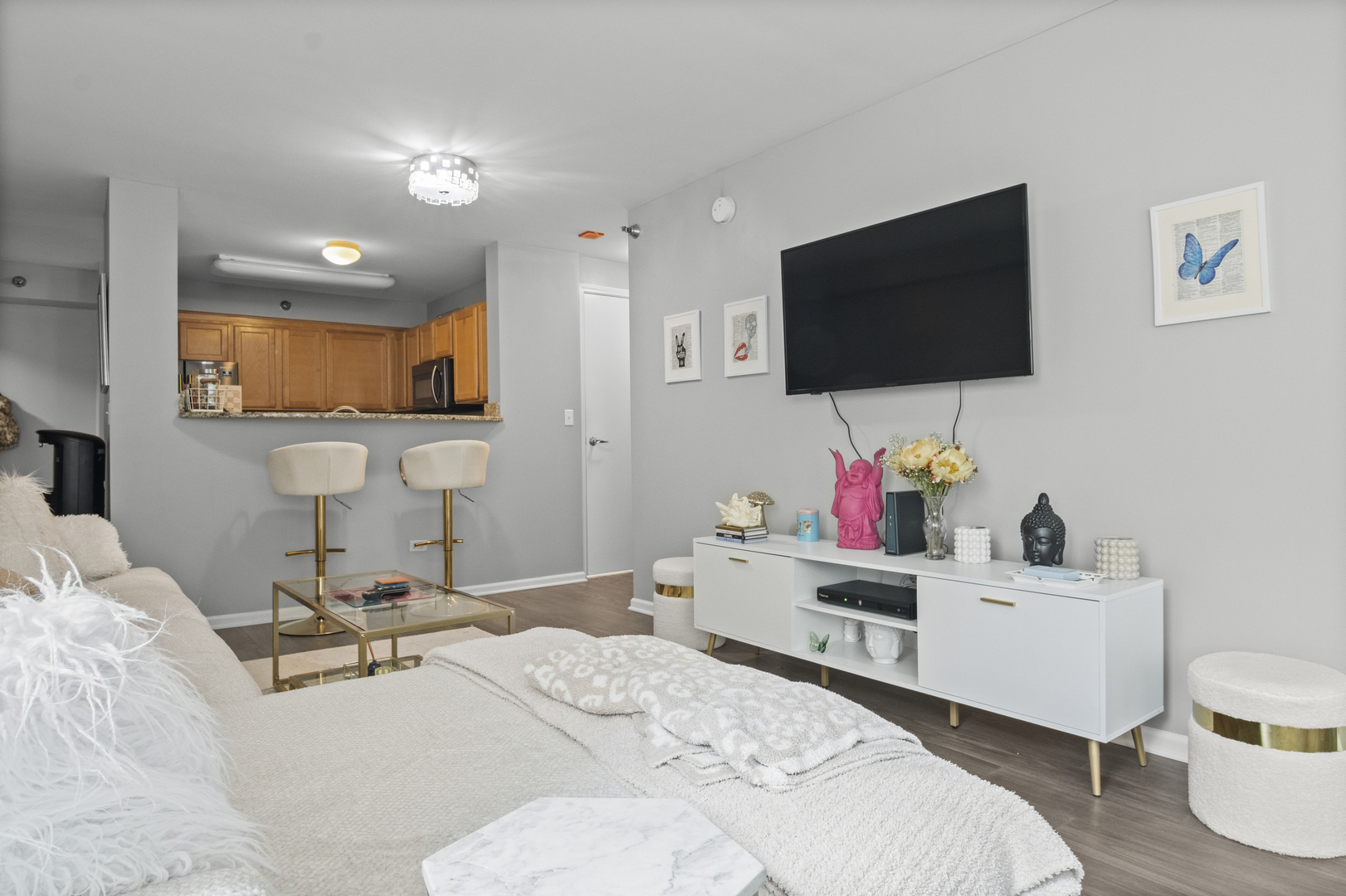 345 N La Salle Drive Unit: 405